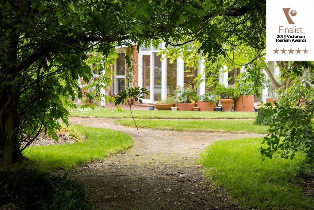 Lakeside Cottage Luxury B&B Mount Dandenong Exterior foto