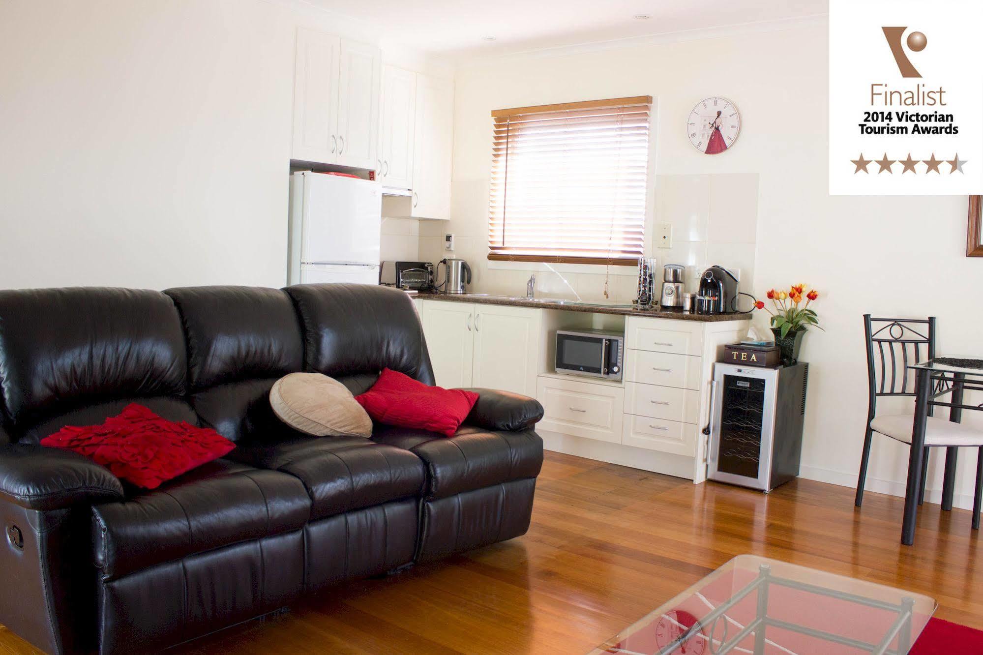 Lakeside Cottage Luxury B&B Mount Dandenong Exterior foto