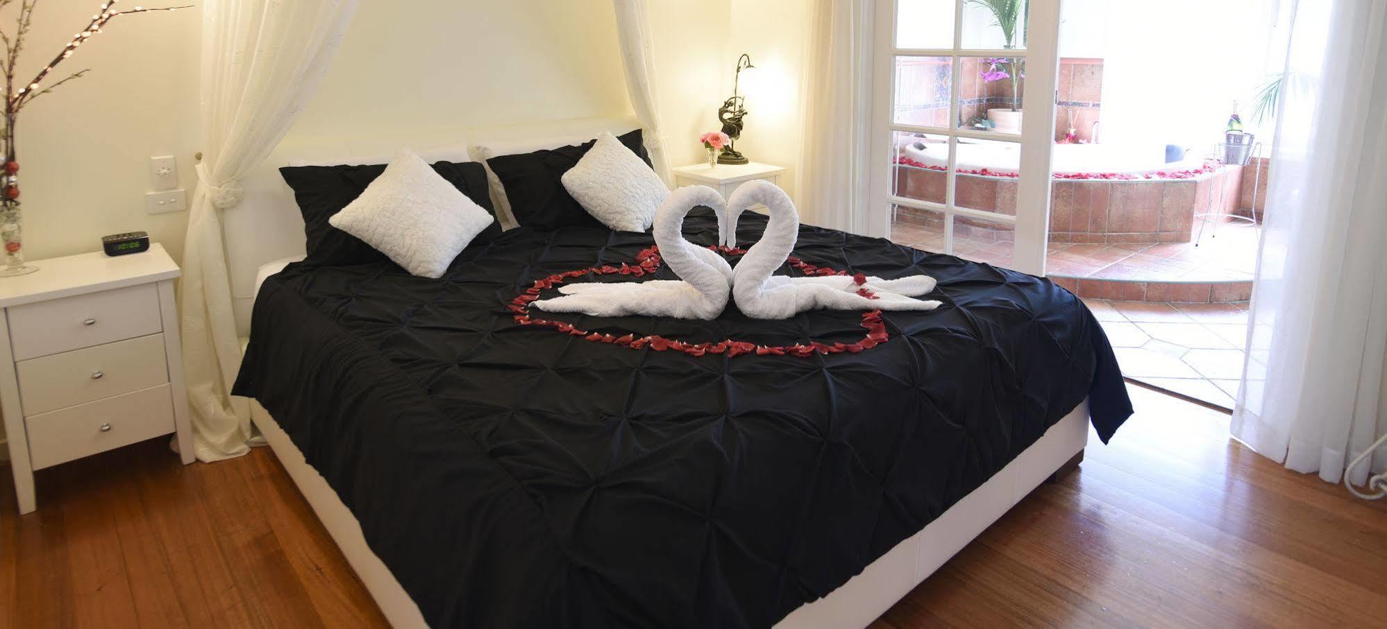 Lakeside Cottage Luxury B&B Mount Dandenong Exterior foto